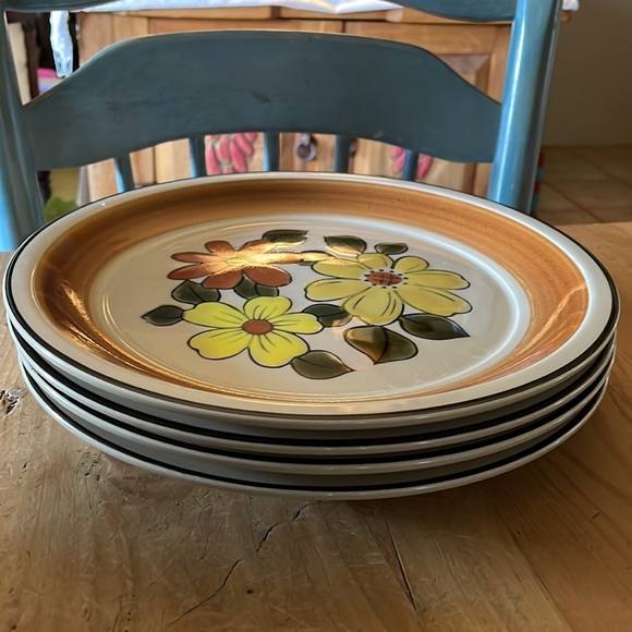 Four Vintage Daisy Vale Dinner Plates - Picture 9 of 11